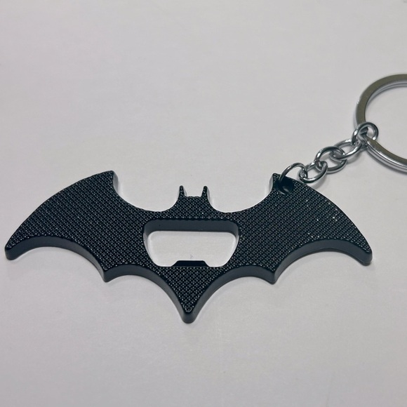 DC x Batman - Bottle Opener Keychain 🦇🍾 - Picture 2 of 5